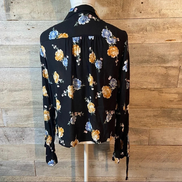 H&M Divided floral blouse in size 4 - Picture 3 of 7